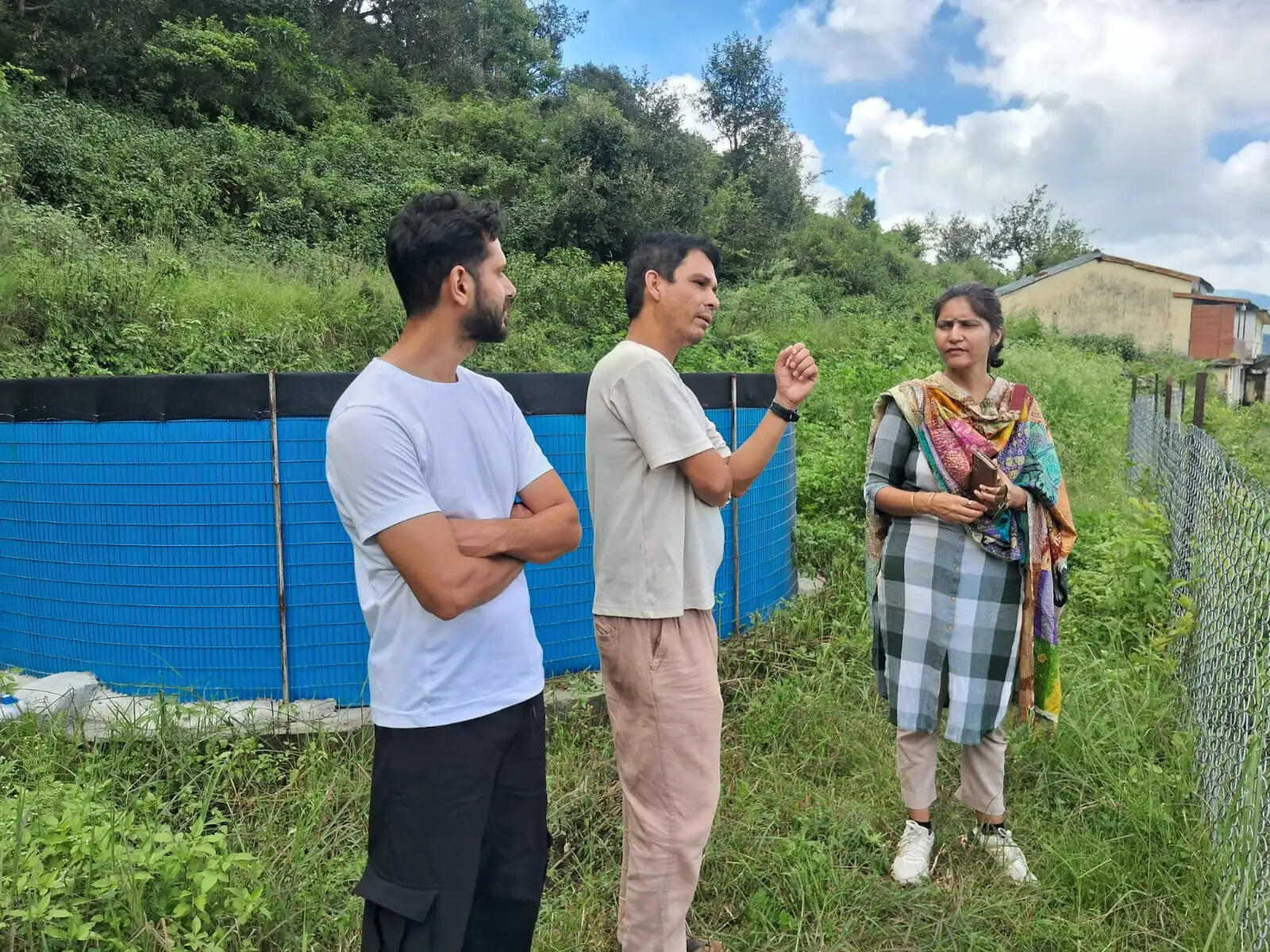 फल उद्यान और कीवी फार्म का निरीक्षण, योजनाओं की दी जानकारी