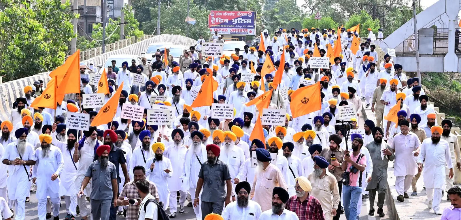 'सतलुज' फिल्म पर प्रतिबंध के विरोध में एसजीपीसी का प्रदर्शन, अमृतसर में मार्च निकाला