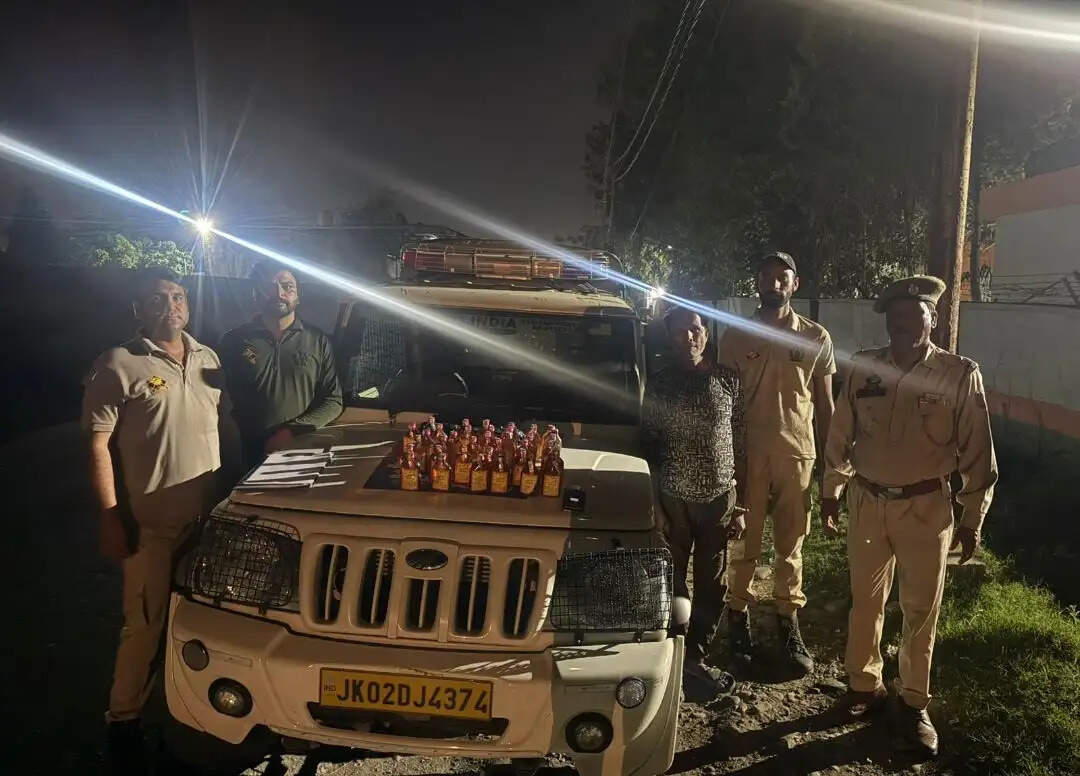 गोविंदसर में अवैध शराब के साथ तस्कर गिरफ्तार, 37 क्वार्टर बरामद