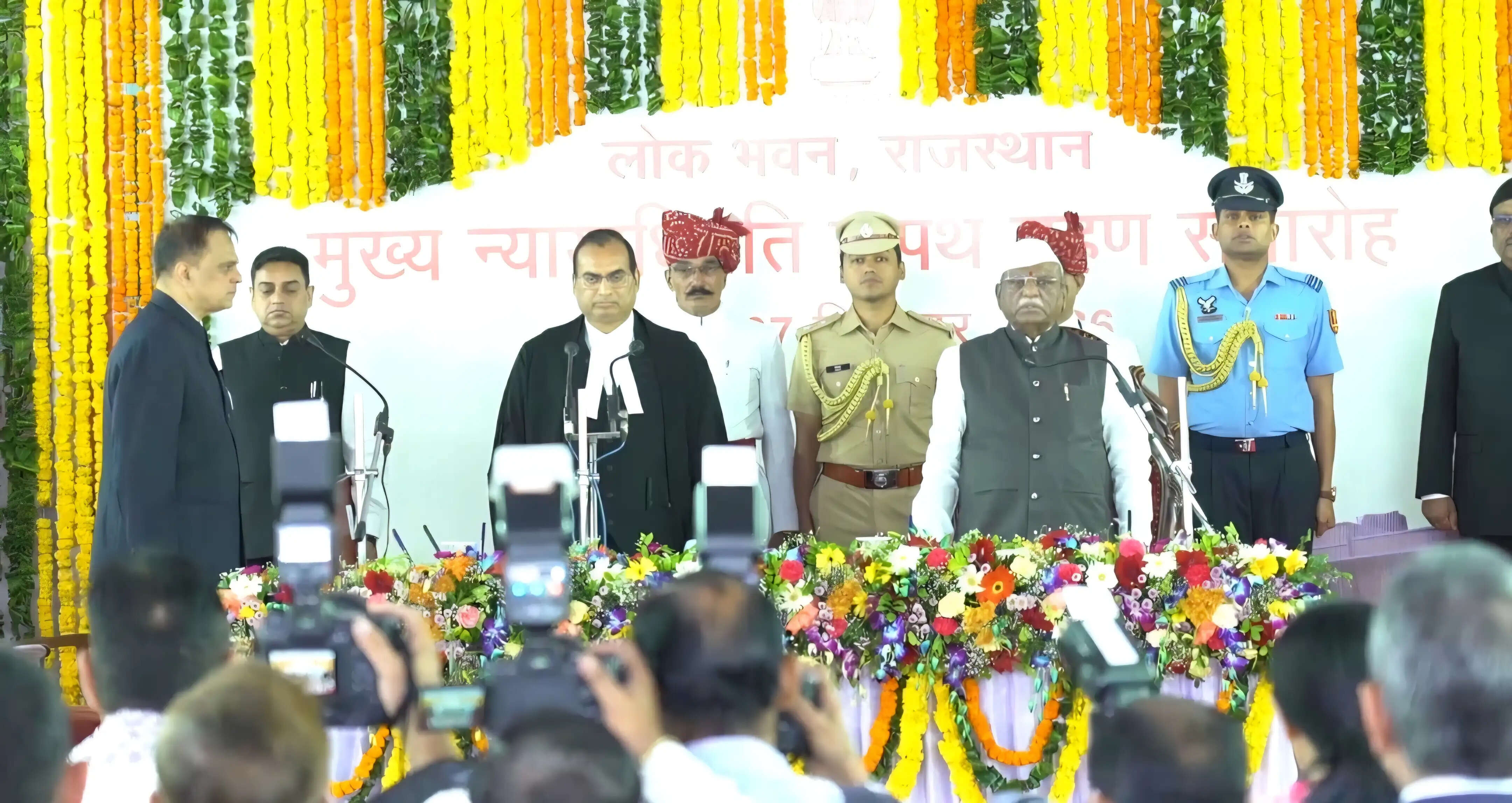 राज्यपाल ने संजय कुमार अग्रवाल को दिलाई राजस्थान उच्च न्यायालय के मुख्य न्यायाधिपति पद की शपथ