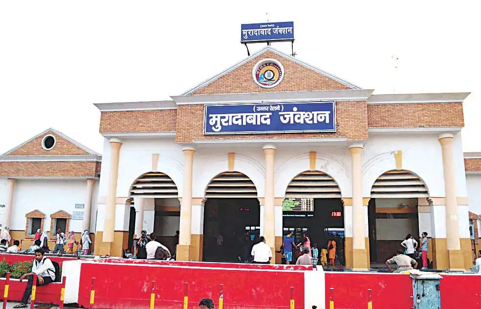 मुरादाबाद रेलवे स्टेशन पर पिछले दो साल से बंद पड़ी कैंटीन अप्रैल से हो जाएगी शुरू