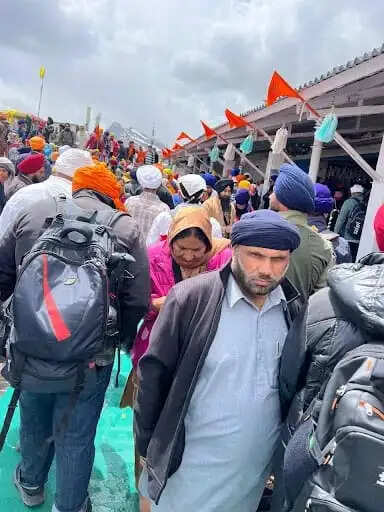 सिखों के पवित्र स्थल हेमकुंड साहिब के कपाट खुले, पहले दिन छह हजार से अधिक श्रद्धालुओं ने किए दर्शन