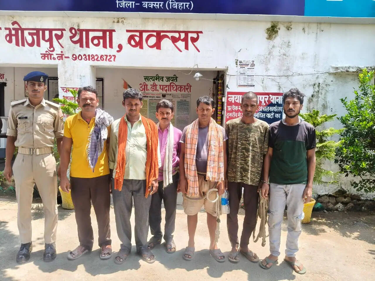 बक्सर के नया भोजपुर में 5 वारंटी सहित कुल छह गिरफ्तार