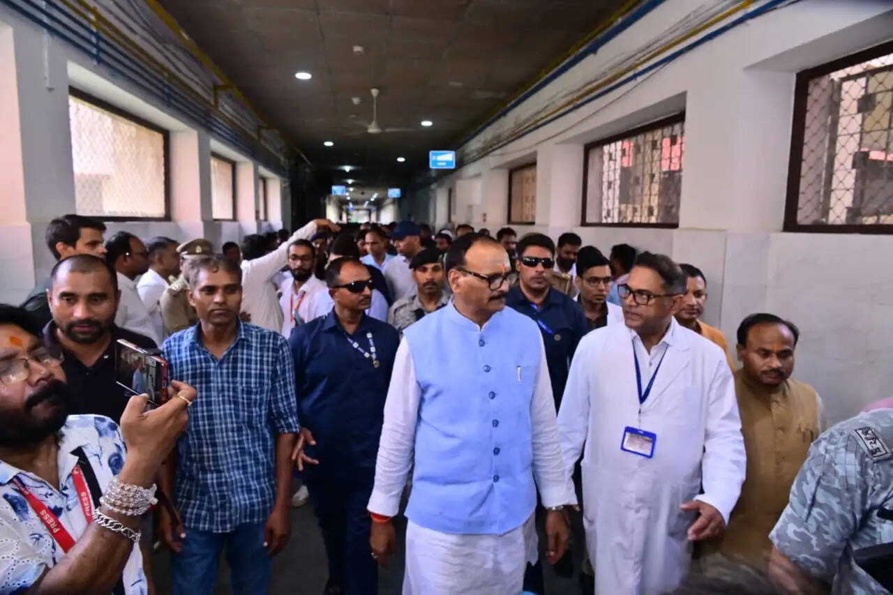 बेहतर स्वास्थ्य सेवाएं सर्वोच्च प्राथमिकता, एसआरएन में सभी निर्माण कार्य पूरे हों समयबद्ध : ब्रजेश पाठक