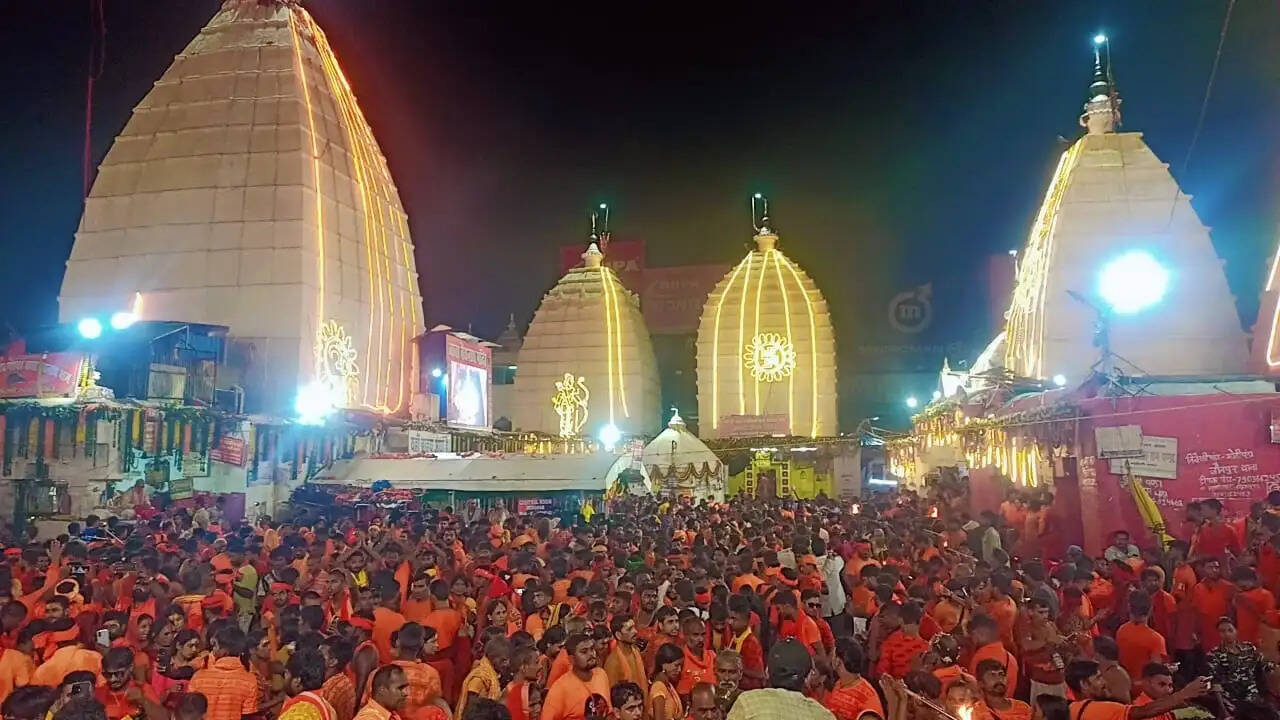अंतिम सोमवारी पर देवघर-बासुकीनाथ में उमड़ा आस्था का सैलाब, 52 लाख से अधिक श्रद्धालु कर चुके जलाभिषेक