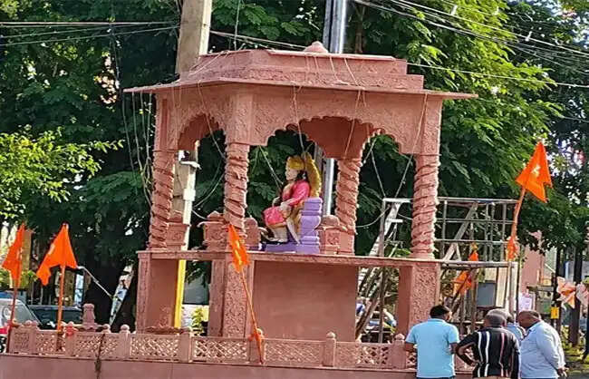 नारनौल में उद्घाटन के पांच दिन बाद गिरी अग्रसेन चौक की छतरी