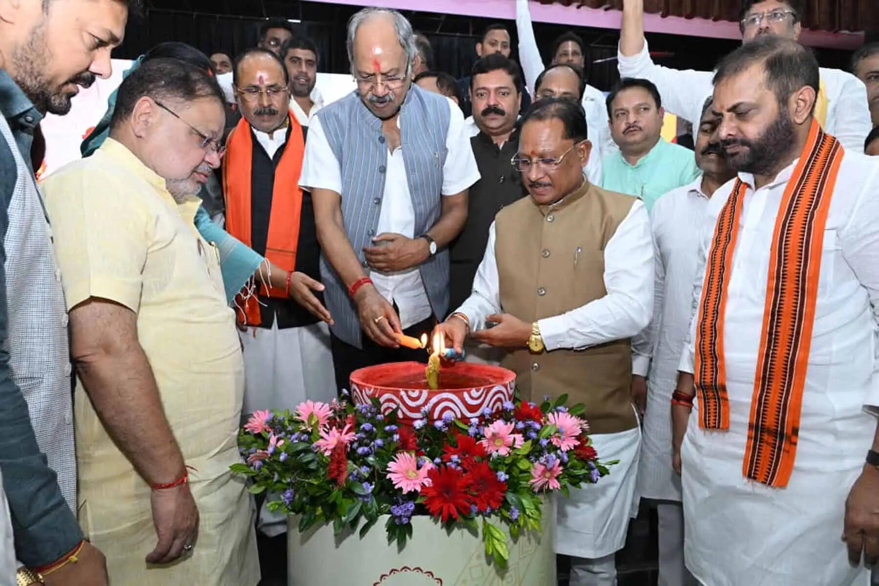 प्रधानमंत्री नरेंद्र मोदी के जनसेवा के 25 वर्ष देश के विकास और परिवर्तन की प्रेरक यात्रा : मुख्यमंत्री &nbsp;विष्णुदेव साय