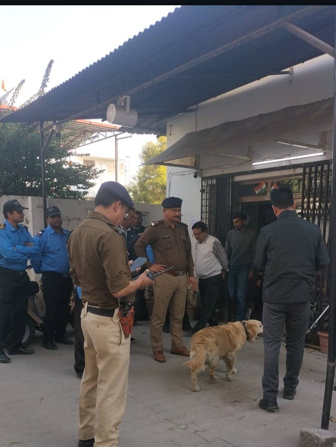पासपोर्ट कार्यालय को बम से उड़ाने की धमकी, दून पुलिस ने चलाया सघन सर्च अभियान