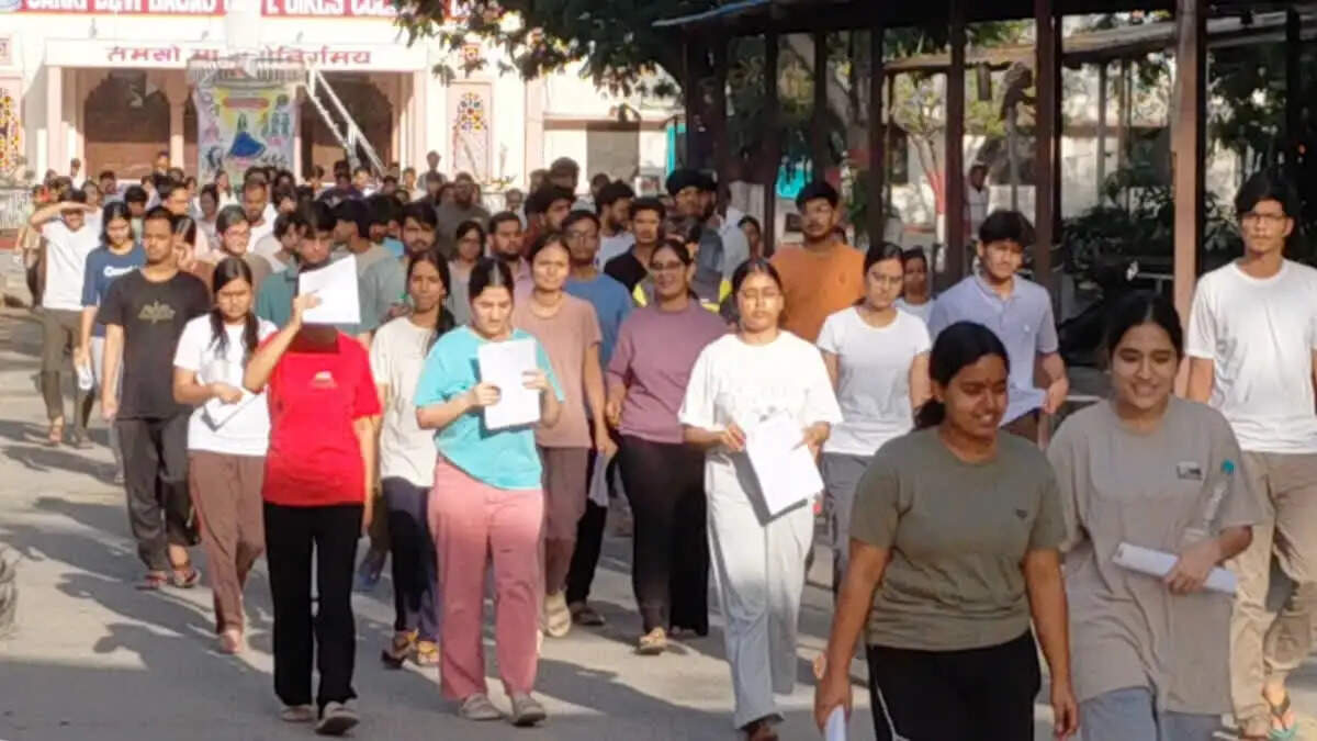 कड़े सुरक्षा इंतजामों के बीच नीट यूजी परीक्षा का आयोजन