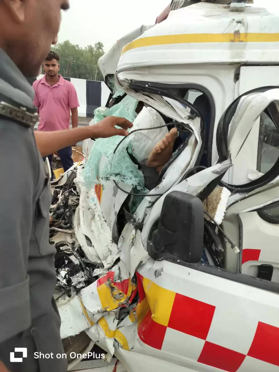 उत्तर प्रदेशः भीषण सड़क हादसे में 5 की मौत, एक घायल