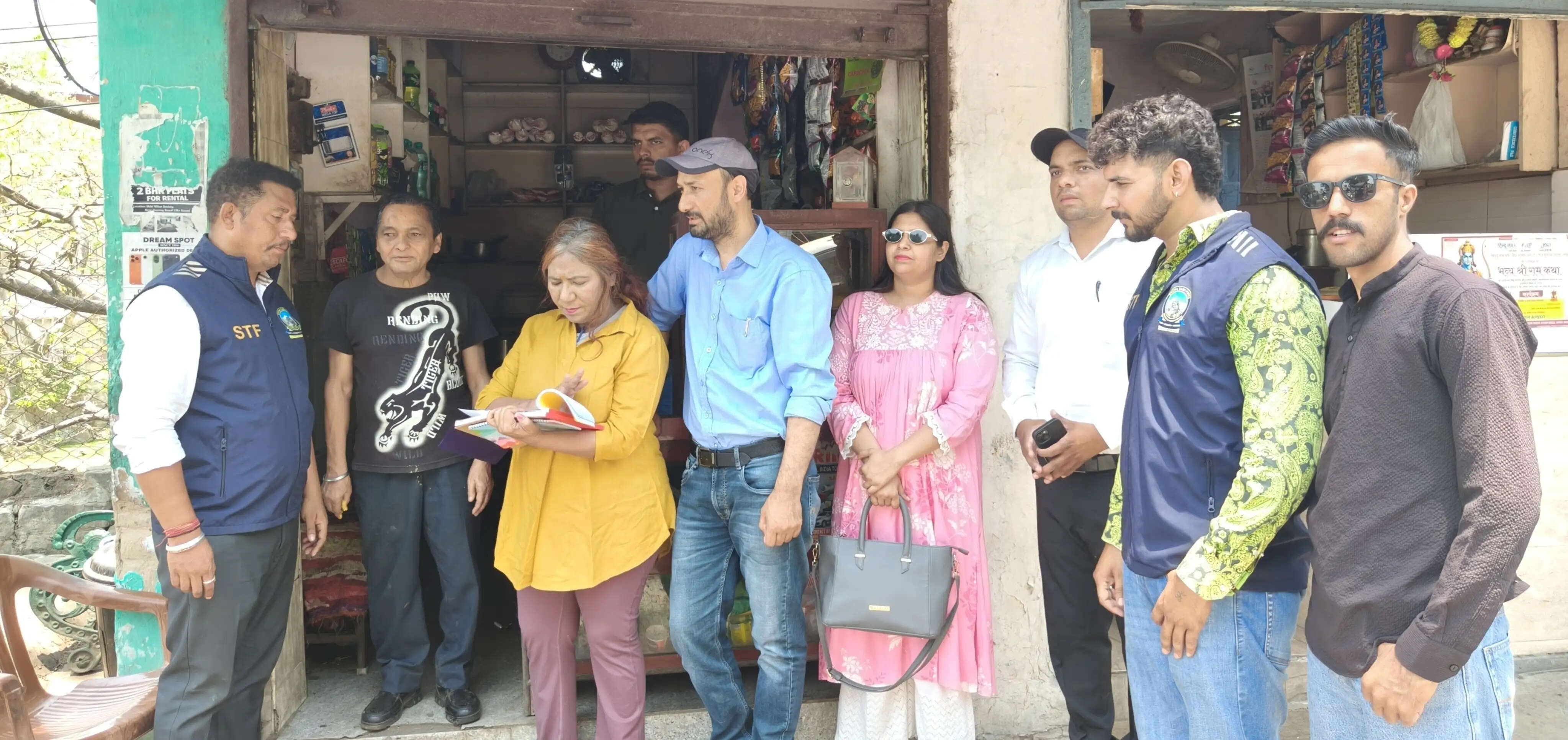 तम्बाकू मुक्त सिरमौर अभियान तेज, नाहन में दुकानों पर स्वास्थ्य विभाग की दबिश