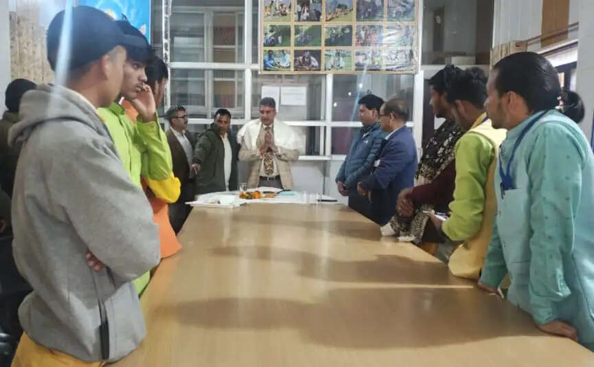 वेद, ज्योतिष और प्रतियोगी परीक्षाओं के प्रति विद्यार्थियों को जागरूक करने के निर्देश
