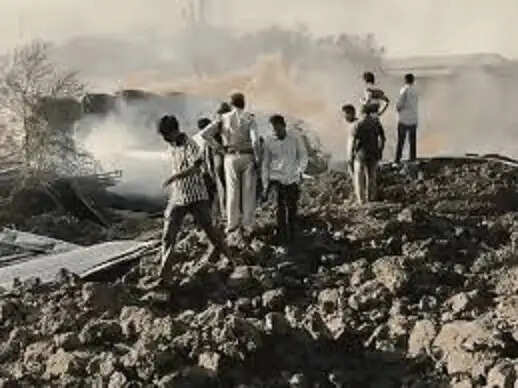 देवास की पेपर फैक्ट्री में भीषण आग, दो घंटे तक उठती रहीं लपटें,&nbsp;औद्योगिक क्षेत्र में मचा हड़कंप