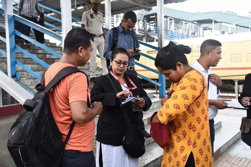 पूसीरे ने ट्रेनों में चलाया सघन टिकट जांच अभियान