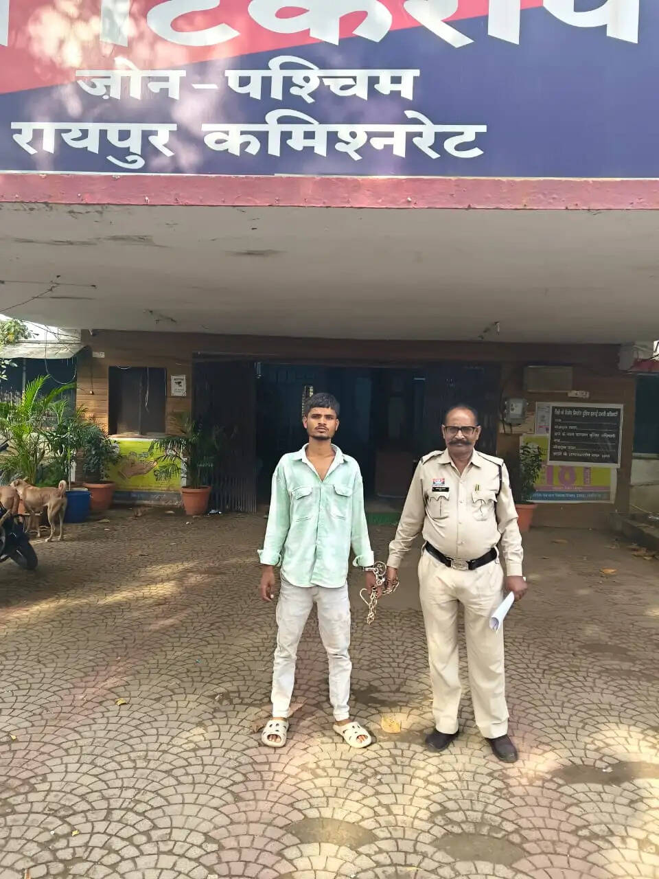 देवपुरी में अवैध शराब बेचते युवक गिरफ्तार, 33 पौवा शराब जब्त