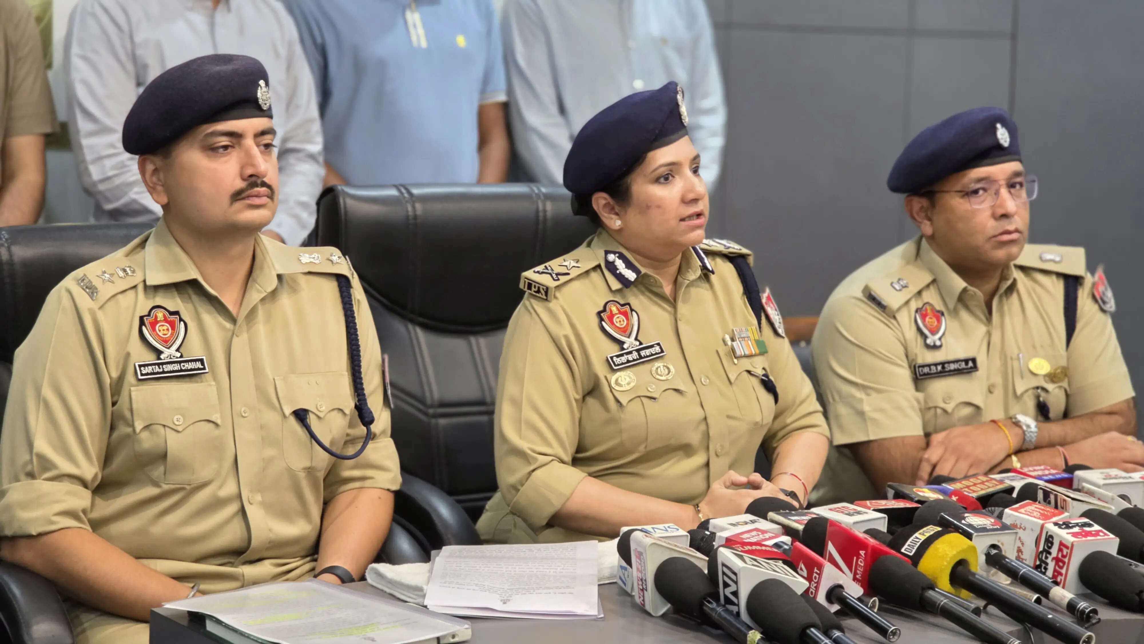 फिराेजपुर-जम्मू&nbsp;एक्सप्रेस&nbsp;में&nbsp;धमाके&nbsp;की&nbsp;साजिश&nbsp;नाकाम, 17 गिरफ्तार, आईईडी व ग्लॉक पिस्तौल बरामद