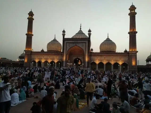 ईद-उल-फितर का चांद नजर नहीं आया, देश में 21 मार्च को मनाई जाएगी ईद