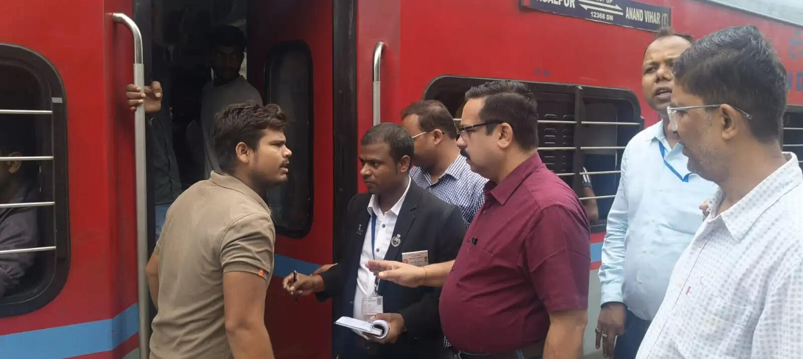 सघन टिकट जांच अभियान संचालित, पकड़े गए 618 मामले, 6,83,950 का जुर्माना राशि प्राप्त