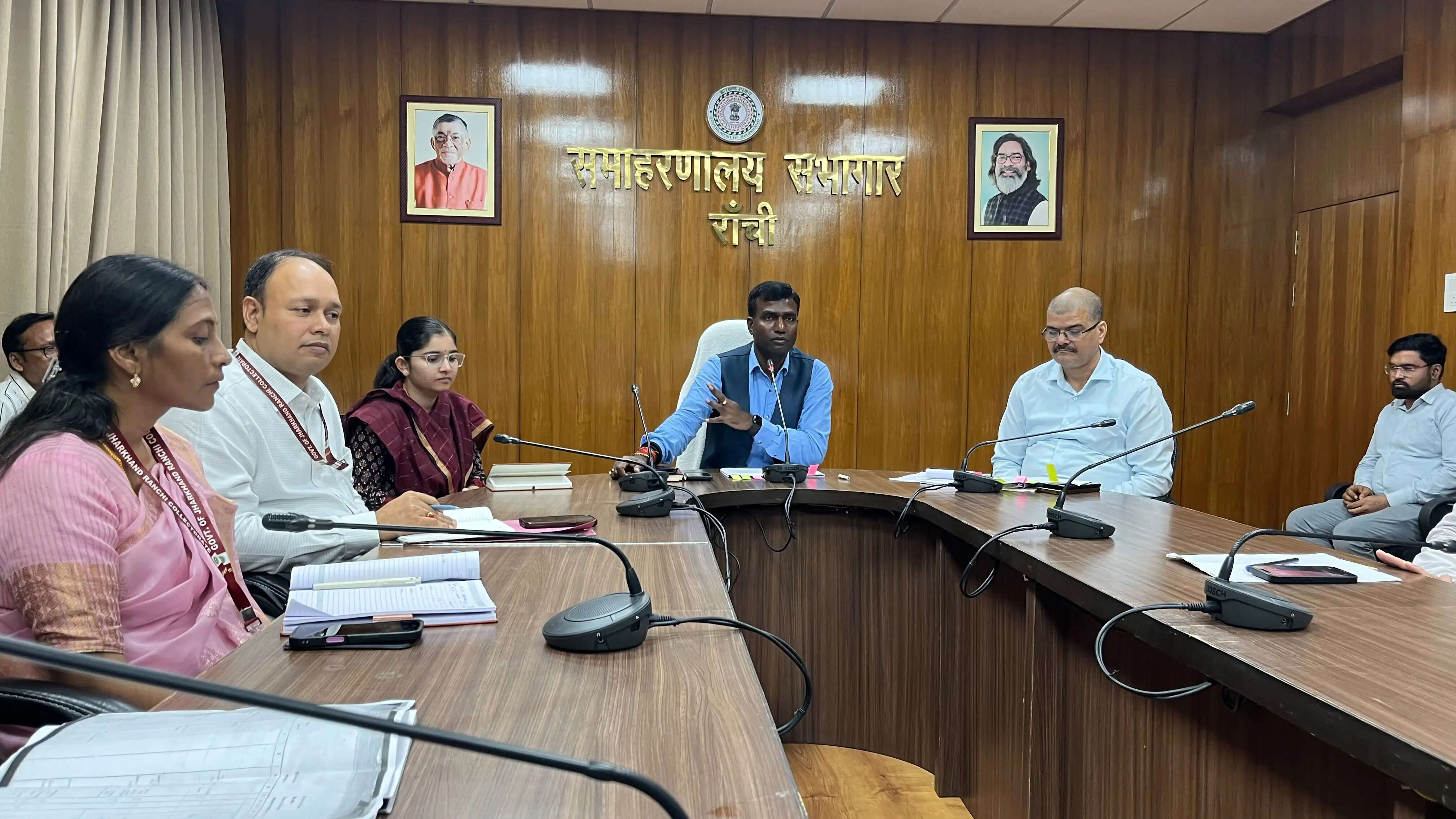 अंचलों में दलाल-बिचौलियों पर प्रतिबंध लगाएं, नहीं तो होगी कार्रवाई : डीसी