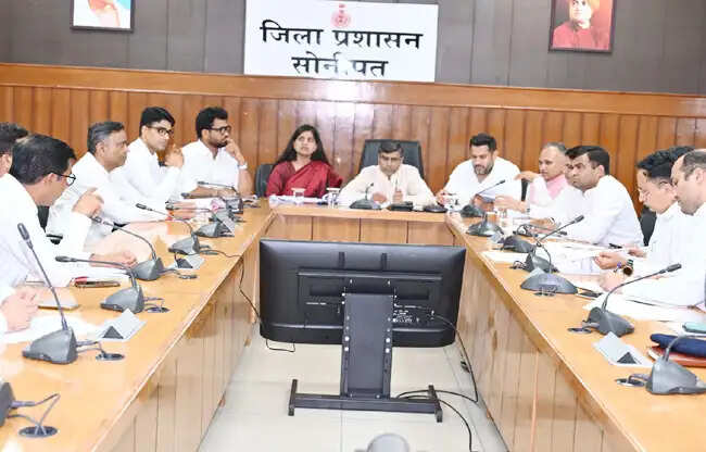 सोनीपत: शिक्षा मंत्री ने तय समय में गुणवत्तापूर्ण विकास कार्य पूरे कराने के दिए निर्देश