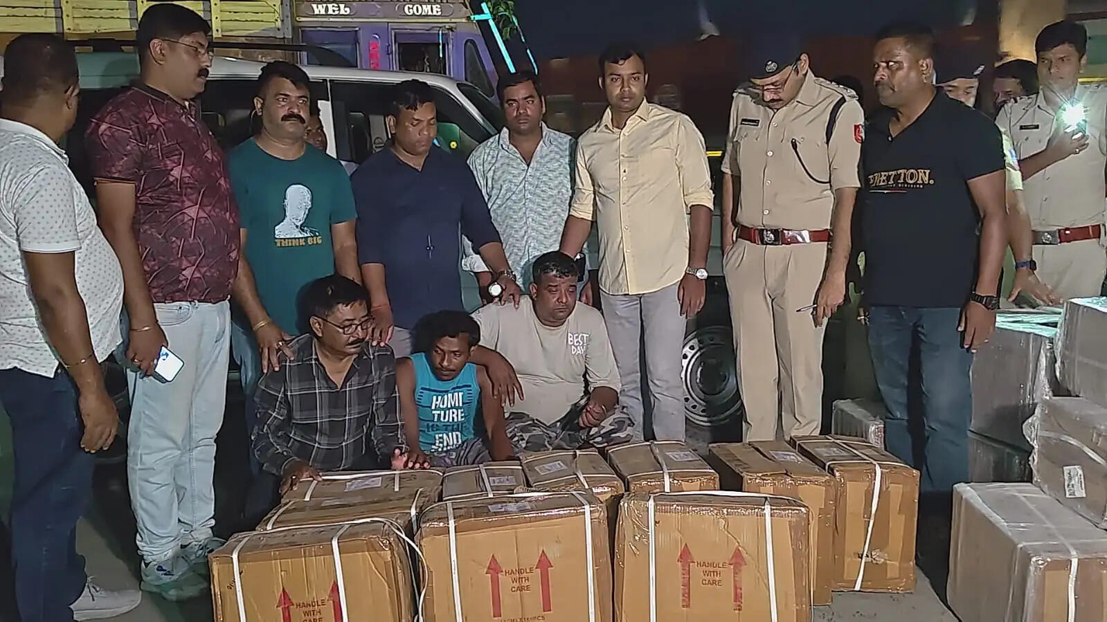 4500 बोतल प्रतिबंधित कफ सिरप सहित तीन गिरफ्तार