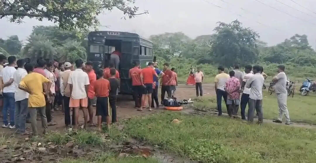 लापता युवक का तालाब से शव बरामद