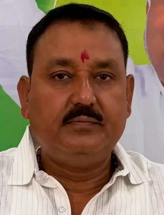 नीतीश की नींव, सम्राट की उड़ान: नवल शर्मा