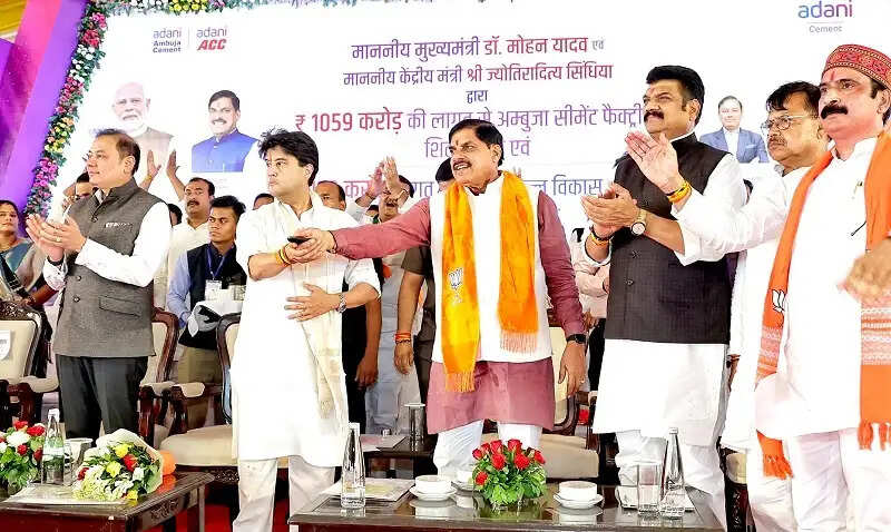 उद्योग खुलने से युवाओं को रोजगार के लिए नहीं जाना पड़ेगा बाहर : ज्योतिरादित्य सिंधिया