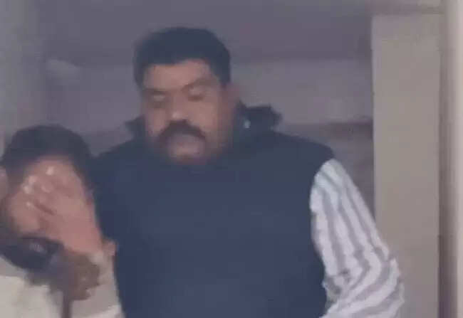 सतना में लोकायुक्त की बड़ी कार्रवाई, सेंट्रल जीएसटी इंस्पेक्टर 20 हजार रिश्वत लेते गिरफ्तार