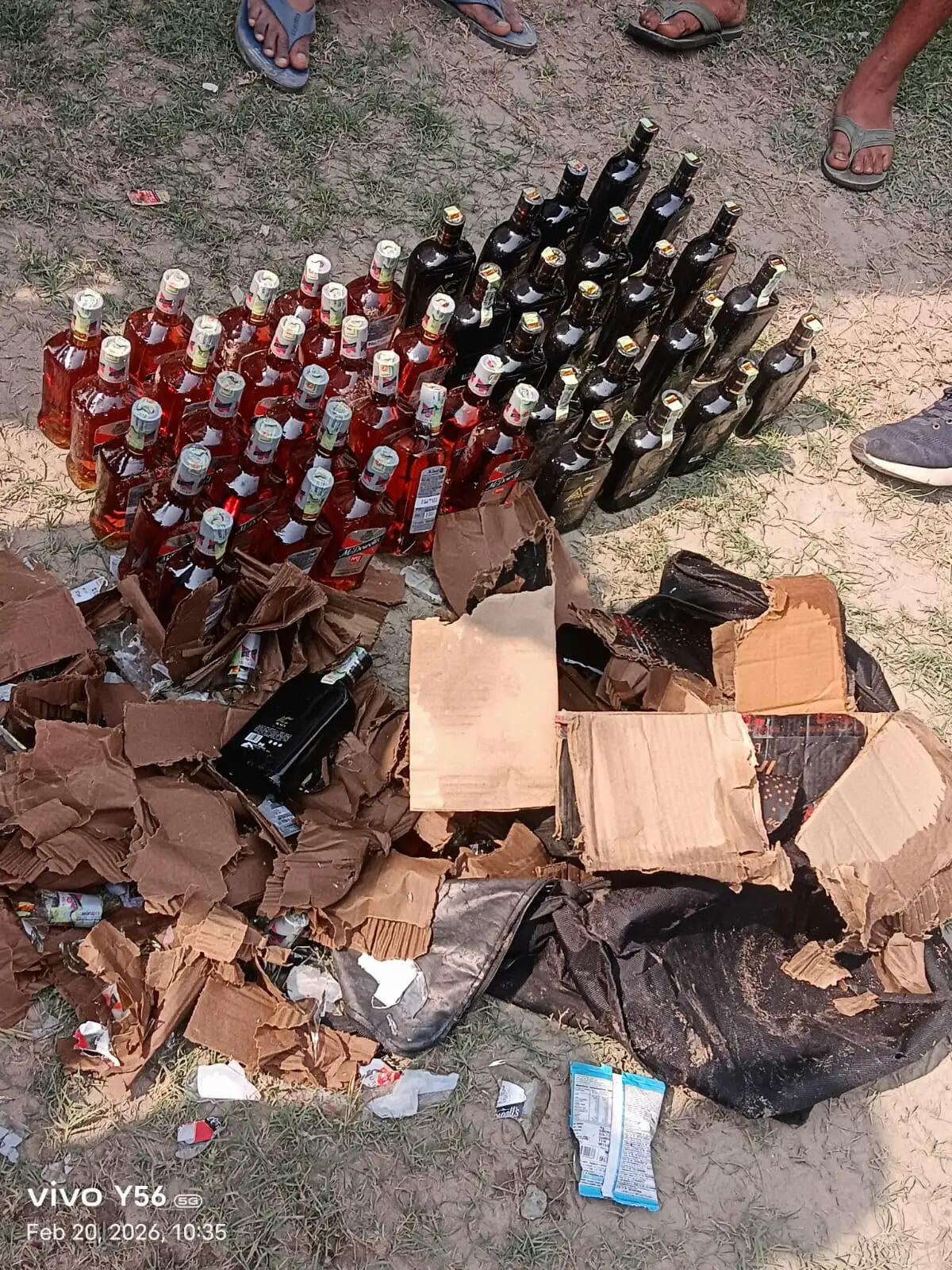 करजाइन पुलिस की कार्रवाई, 44 बोतल अंग्रेजी शराब व बाइक बरामद