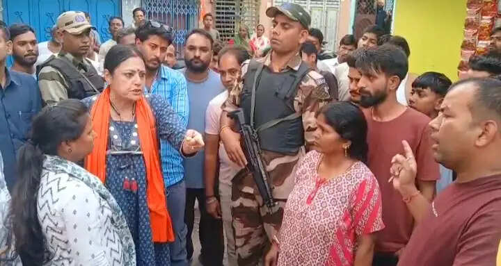 वार्ड संख्या 80 में भाजपा कार्यकर्ताओं से मारपीट, भाजपा उम्मीदवार अग्निमित्रा ने थाने में शिकायत दर्ज