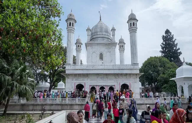 श्री झण्डाजी महोत्सव में उमड़ी श्रद्धालुओं की भारी भीड़