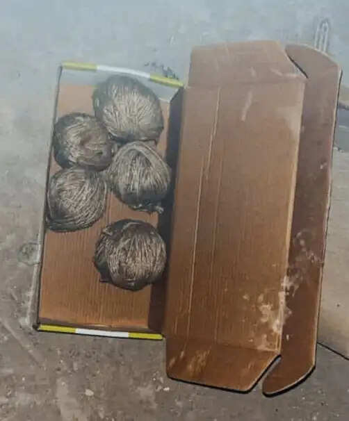 निर्माणाधीन घर से बम बरामद, तीन गिरफ्तार