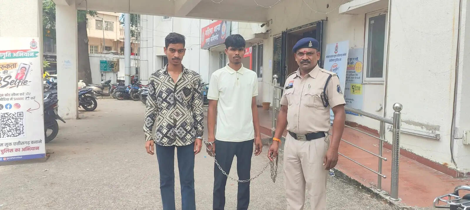 रायपुर : विवाद के बाद कार का पीछा कर पत्थरबाजी, दो युवक गिरफ्तार