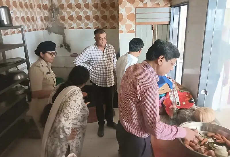 बेसमेंट में संचालित लाइब्रेरी सील, कई कोचिंग संस्थानों को फायर सेफ्टी नोटिस