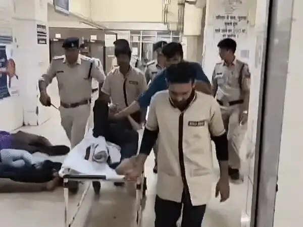सागर&nbsp;जहरीली शराब कांड: 30 हजार का इनामी आरोपित शिवांजय गिरफ्तार, मुठभेड़ में पैर में लगी गोली