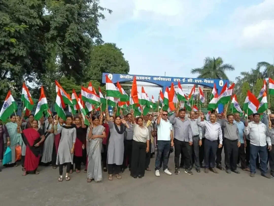 कोरबा: हर घर तिरंगा अभियान के तहत सीईडब्ल्यूएस गेवरा में निकली तिरंगा रैली