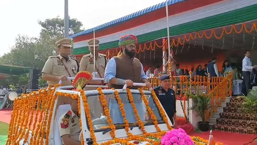 नूंह में राज्यसभा सांसद कार्तिकेय शर्मा ने स्वतंत्रता दिवस पर किया ध्वजारोहण