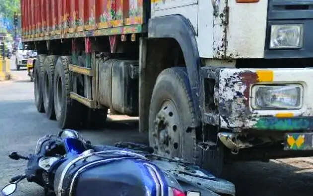 कोरबा में दर्दनाक सड़क हादसा: ट्रेलर की चपेट में आई स्कूटी सवार युवती, मौत