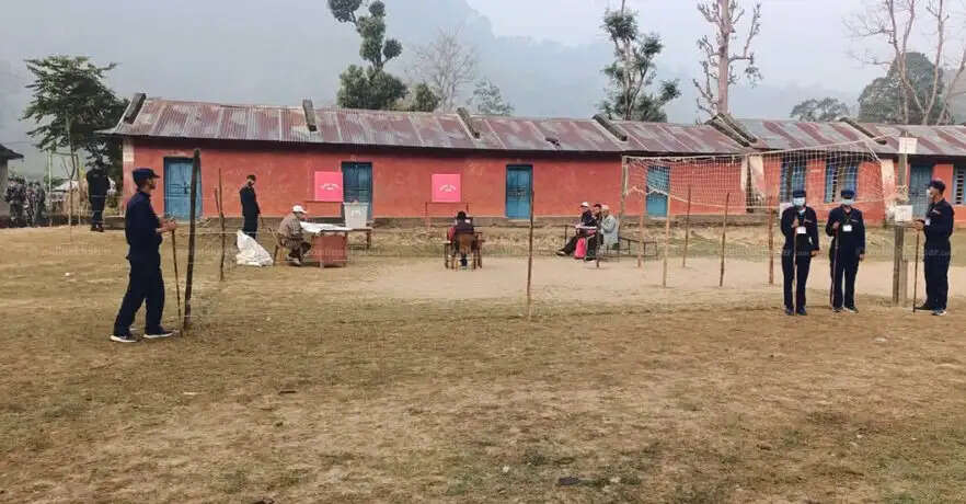 नेपाल : दांग जिले के दो मतदान केंद्रों पर एक भी मतदाता नहीं पहुंचा