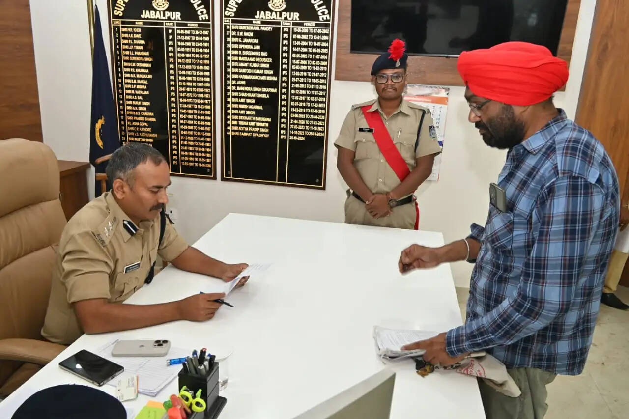 जबलपुर : एसपी ने सुनीं शिकायतें, त्वरित कार्रवाई के दिए निर्देश