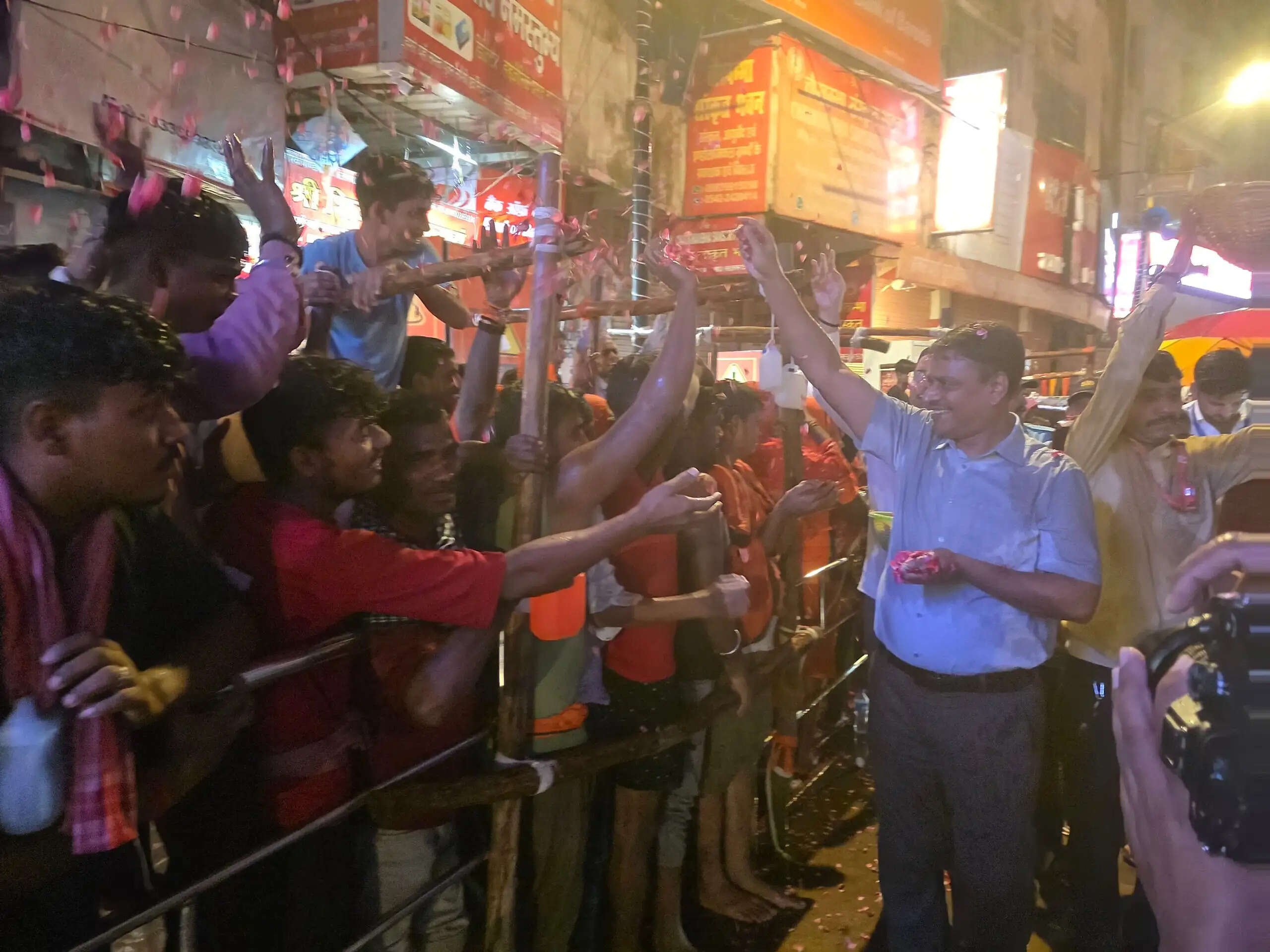 सावन का पहला सोमवार: श्री काशी विश्वनाथ धाम में उमड़ा आस्था का सैलाब, ‘कंकर-कंकर शंकर’ का अद्भुत नजारा