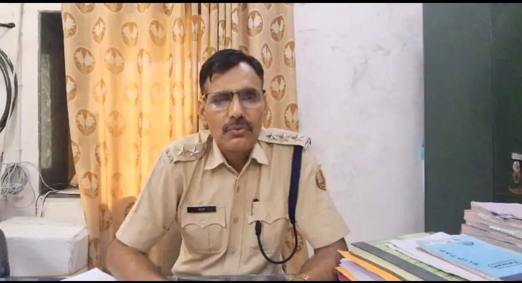 अवैध शराब के साथ दो सगे भाई गिरफ्तार, भारी मात्रा में अंग्रेजी शराब और बीयर जब्त