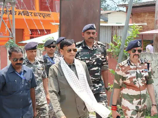 गृह राज्य मंत्री ने भारत-नेपाल सीमा का किया दौरा, जवानों का बढ़ाया मनोबल