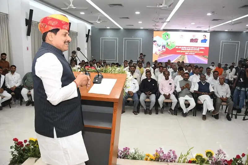 इंदौर-उज्जैन ग्रीनफील्ड परियोजना किसान और सरकार के बीच विश्वास की बनेगी मिसाल: मुख्यमंत्री डॉ. यादव