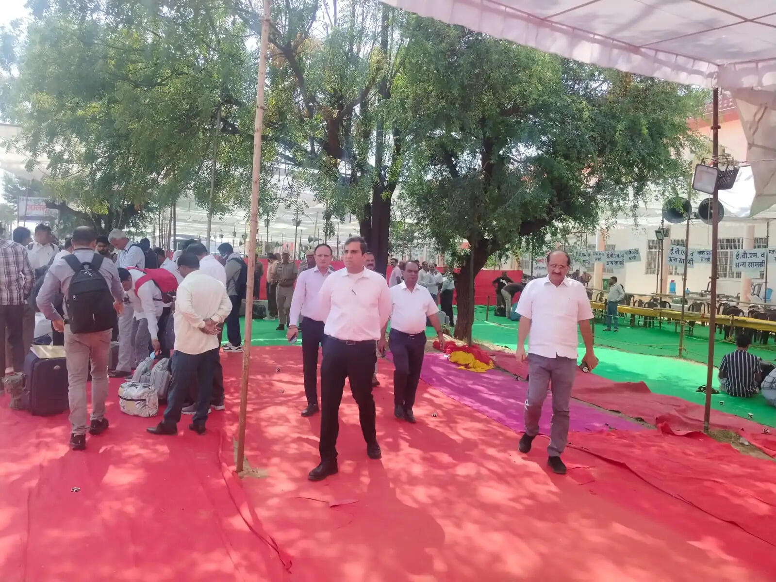 पंचायतीराज आम चुनाव के द्वितीय चरण के मतदान के लिए मतदान दल रवाना