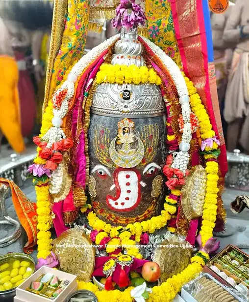 उज्जैन:&nbsp;गणेश स्वरूप में सजे बाबा महाकाल,&nbsp;भांग, चंदन, सिंदूर और रजत आभूषणों से किया दिव्य श्रृंगार