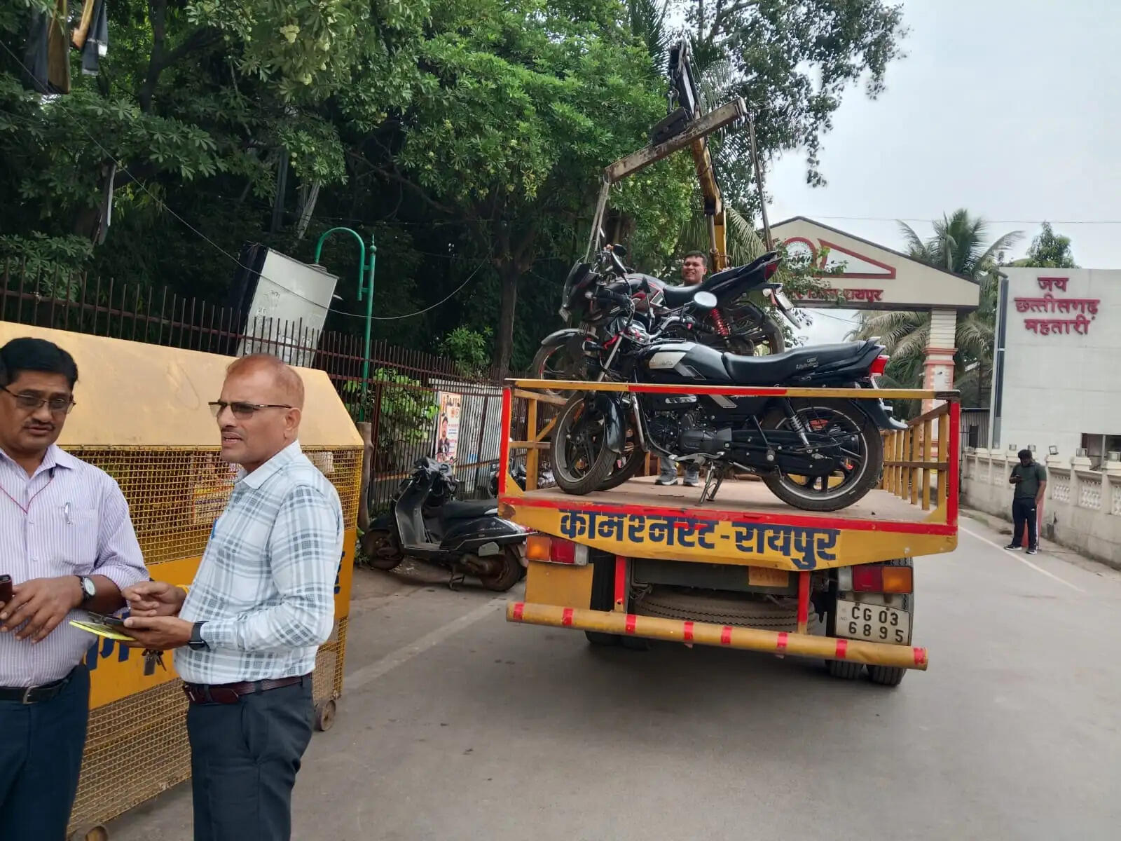 रायपुर : त्योहारी सीजन में नो-पार्किंग पर सख्ती, एक दिन में 527 वाहनों के ई-चालान