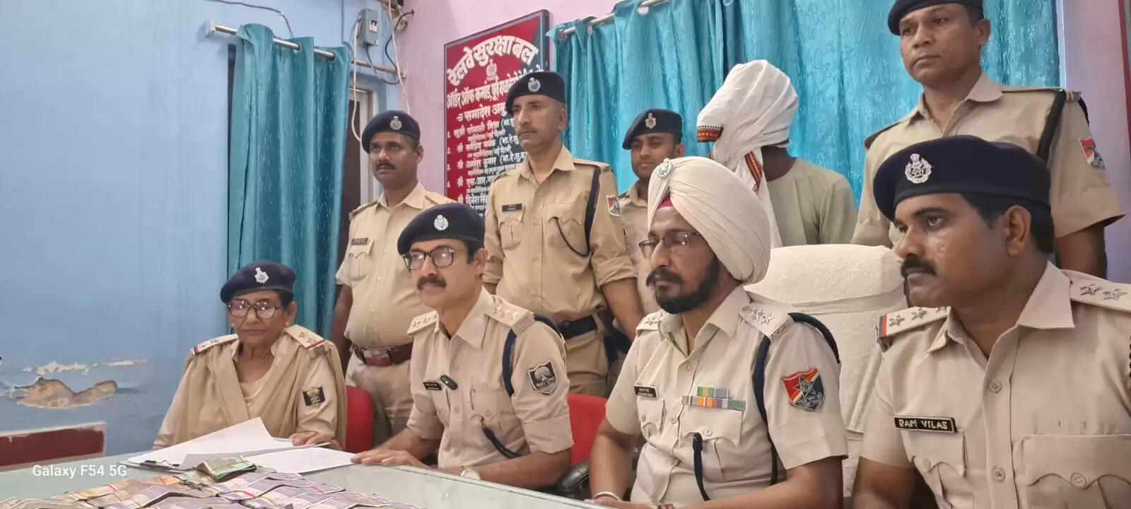 मध्यप्रदेश में बैंक डकैती का आरोपित बिहार के डेहरी से गिरफ्तार