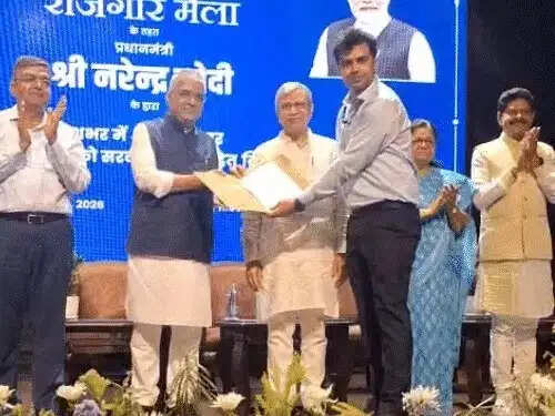 रेल मंत्री ने जयपुर में 420 युवाओं को बांटे नियुक्ति पत्र, बोले- रेलवे में जल्द 1.78 लाख भर्तियां